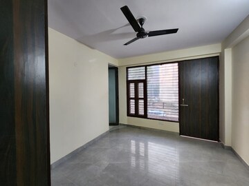 Room in 3 BHK Apartment at Sector 57 – for Rent