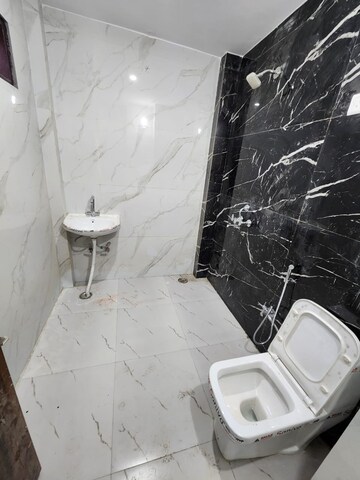 Bathroom in 3 BHK Apartment at Sector 57 – for Rent
