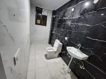 Team Area in 3 BHK Apartment at Sector 57 – for Rent