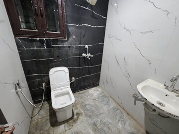 Bathroom in 3 BHK Apartment at Sector 57 – for Rent