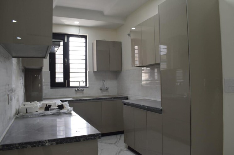 Kitchen, sector 9 3 Bedroom 250 Sq.Yd. Builder Floor In Sector 9 Faridabad 8133954
