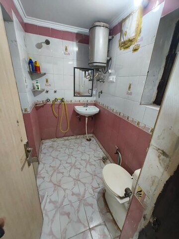 Bathroom in 3 BHK Apartment at Paschim Vihar – for Rent