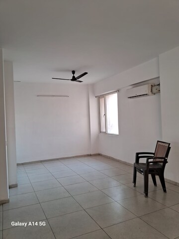 Room in 3 BHK Apartment at Motiaz Royal Citi, Ambala Highway – for Rent
