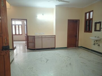 Room in 3 BHK Apartment at Sector 46 – for Rent