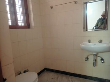 Bathroom in 3 BHK Apartment at Sector 46 – for Rent