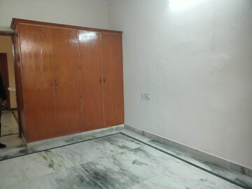 Room in 3 BHK Apartment at Sector 46 – for Rent