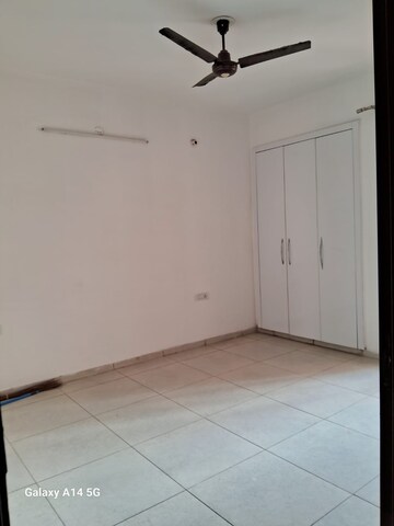 Room in 3 BHK Apartment at Motiaz Royal Citi, Ambala Highway – for Rent