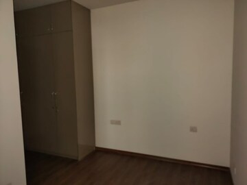 Room in 3 BHK Apartment at Emaar The Palm Drive-The Premier Terraces, Sector 66 – for Sale