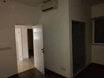 Room in 3 BHK Apartment at Emaar The Palm Drive-The Premier Terraces, Sector 66 – for Sale