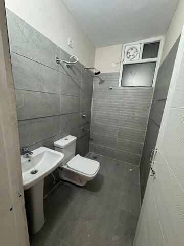 Bathroom in 3 BHK Builder Floor at Ghazipur – for Rent