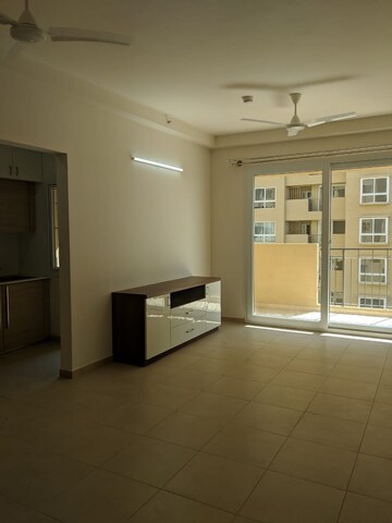 Room in 2 BHK Apartment at Bhartiya Nikoo Homes, Thanisandra Main Road – for Rent