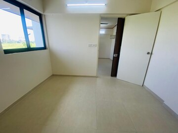 Room in 2 BHK Apartment at Runwal Primrose, Dombivli East – for Rent