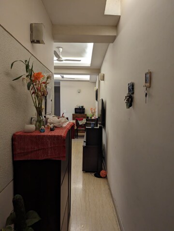 Furnished Amenities in 3 BHK Apartment at Mahagun Moderne, Sector 78 – for Sale