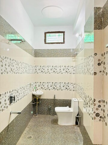 Bathroom in 6+ BHK Independent House at Gomti Nagar – for Rent