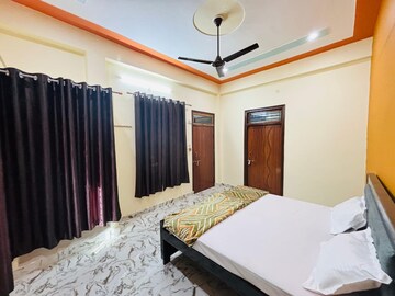 Bedroom in 6+ BHK Independent House at Gomti Nagar – for Rent