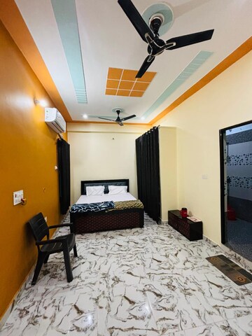 Bedroom in 6+ BHK Independent House at Gomti Nagar – for Rent