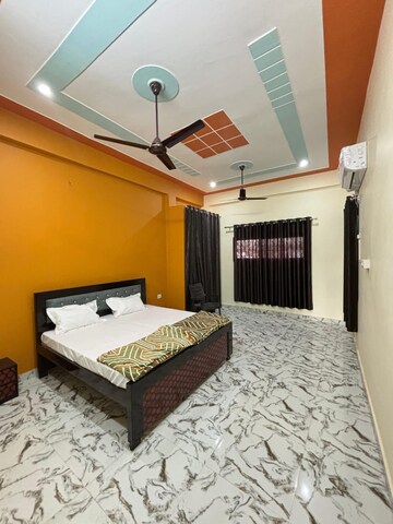 Bedroom in 6+ BHK Independent House at Gomti Nagar – for Rent
