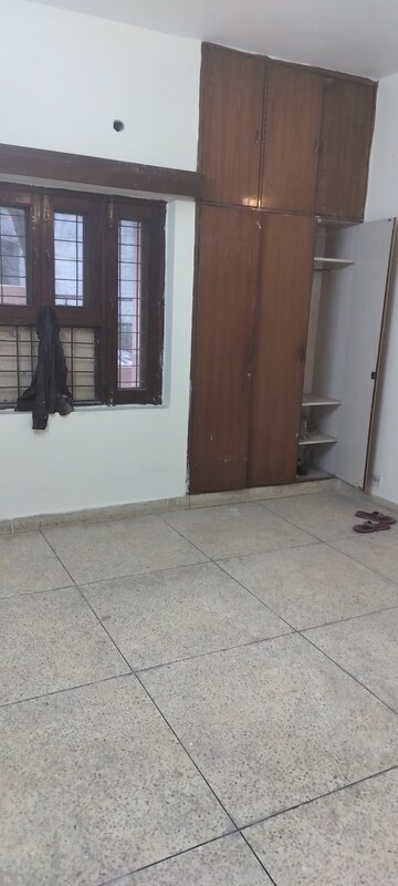 Room in 3.5 BHK Independent House at RWA Apartments Sector 20, Sector 20 – for Rent