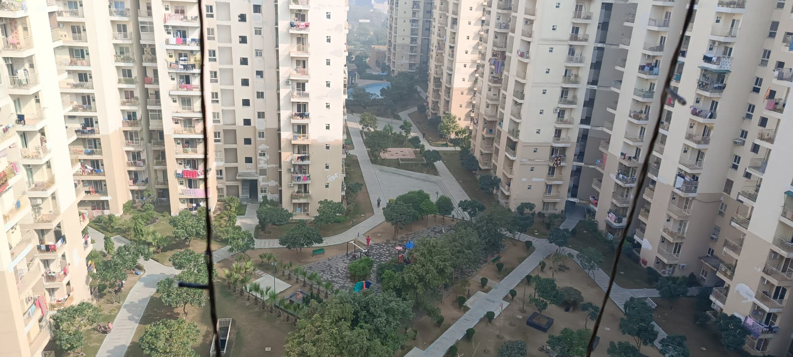3.5 BHK + Servant Room Apartment For Sale in Paramount Emotions
