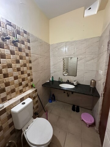 Master Bedroom in 3 BHK Independent House at RWA Apartments Sector 52, Sector 52 – for Rent