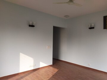 Room in 1.5 BHK Apartment at Naupada – for Sale
