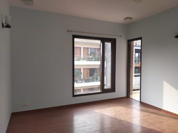 Room in 1.5 BHK Apartment at Naupada – for Sale