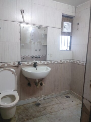 Bathroom in 3 BHK Apartment at Sector 22 Dwarka – for Rent