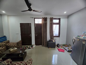 Living Room in 1 BHK Builder Floor at DLF Mega Mall, Sector 28 – for Rent