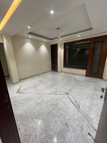 Room in 4 BHK Builder Floor at Dlf Cyber City, Sector 24 – for Rent