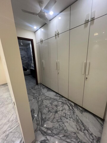 Room in 4 BHK Builder Floor at Dlf Cyber City, Sector 24 – for Rent