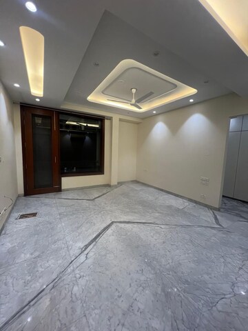 Room in 4 BHK Builder Floor at Dlf Cyber City, Sector 24 – for Rent