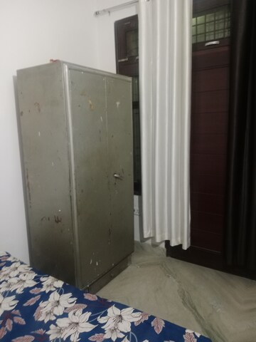 Room in 1.5 BHK Builder Floor at Sector 18 – for Rent