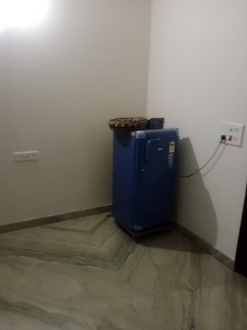 Room in 1.5 BHK Builder Floor at Sector 18 – for Rent