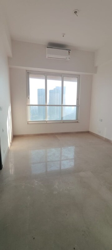 Room in 2 BHK Apartment at Kalpataru Radiance, Goregaon West – for Rent