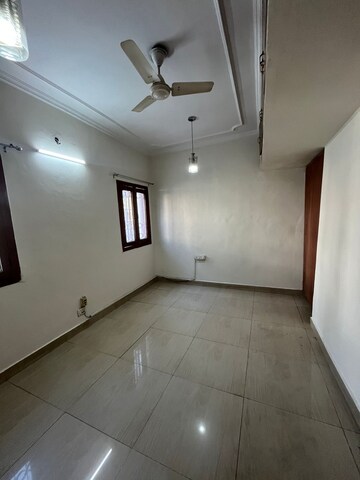 Room in 3 BHK Apartment at Vasant Kunj – for Sale