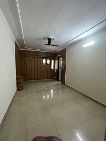 Room in 3 BHK Apartment at Vasant Kunj – for Sale