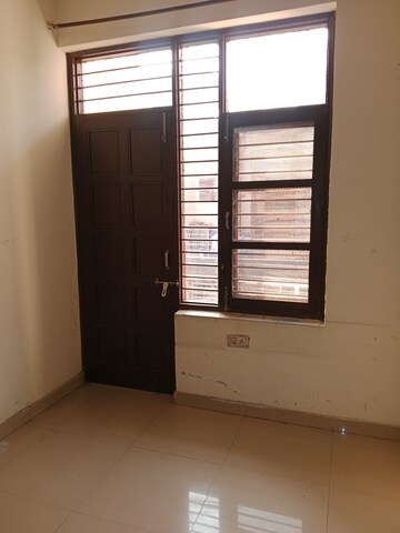 Room in 1.5 BHK Independent House at Ansals Sushant City – for Rent