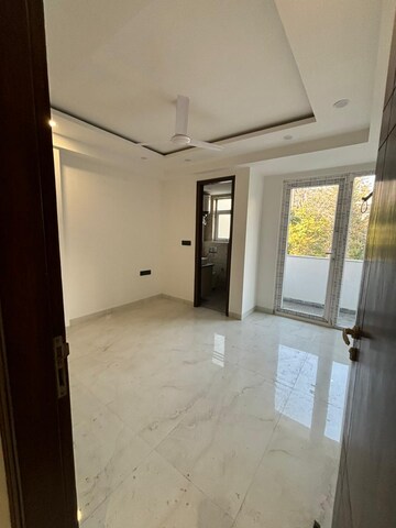 Room in 2 BHK Builder Floor at Saket – for Rent