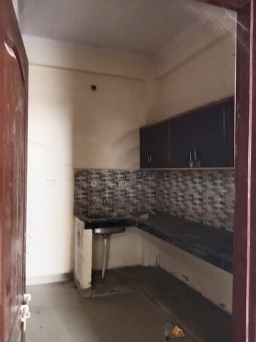 Kitchen in 2.5 BHK Apartment at Gomti Nagar – for Rent
