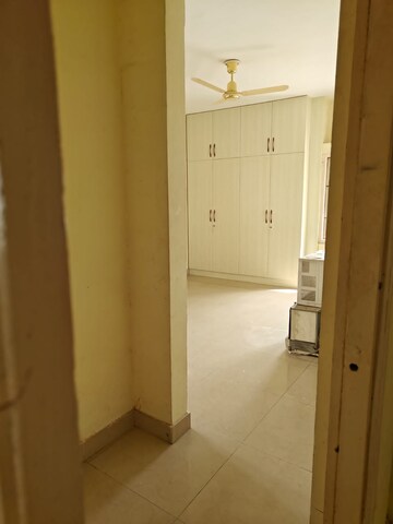Bathroom in 2.5 BHK Apartment at Gomti Nagar – for Rent