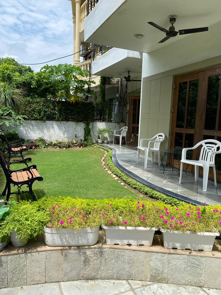 Garden, experion-the-westerlies  450 Sq.Yd. Plot In Sector 108 Gurgaon 8134783