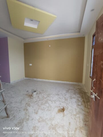 Room in 2 BHK Independent House at Jankipuram Extension – for Sale