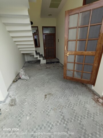 Room in 2 BHK Independent House at Jankipuram Extension – for Sale
