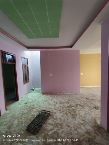 Room in 2 BHK Independent House at Jankipuram Extension – for Sale