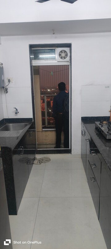 2 BHK Apartment For Rent in Rustomjee Urbania Azziano, Majiwada