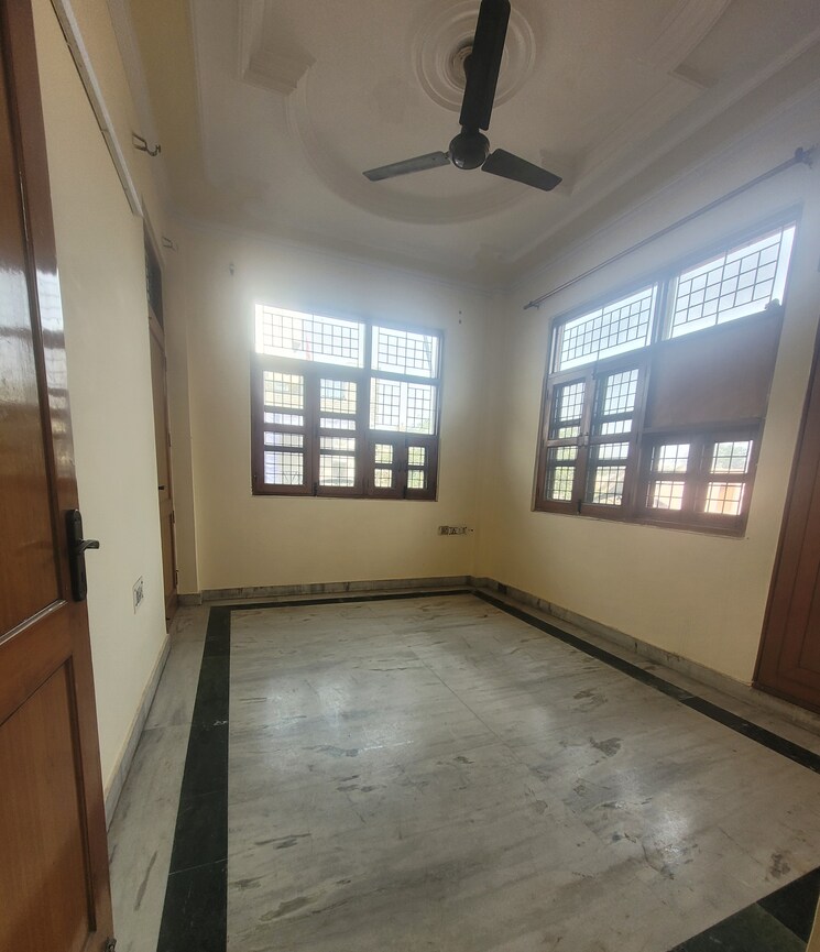 Room, janakpuri 3 Bedroom 1050 Sq.Ft. Builder Floor In Janakpuri Delhi 8134873