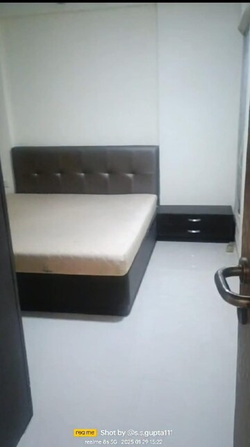 Furnished Amenities in 3 BHK Apartment at Link Garden, Andheri West – for Rent