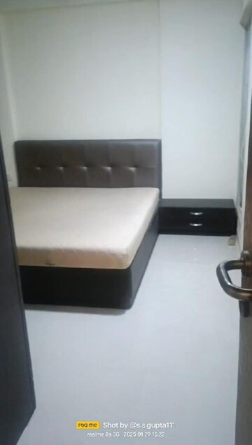Furnished Amenities in 3 BHK Apartment at Link Garden, Andheri West – for Rent
