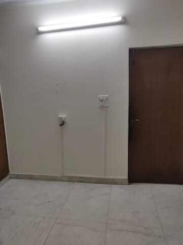Room in 3 BHK Apartment at Vasant Kunj – for Sale