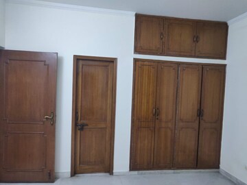 Room in 3 BHK Apartment at Vasant Kunj – for Sale